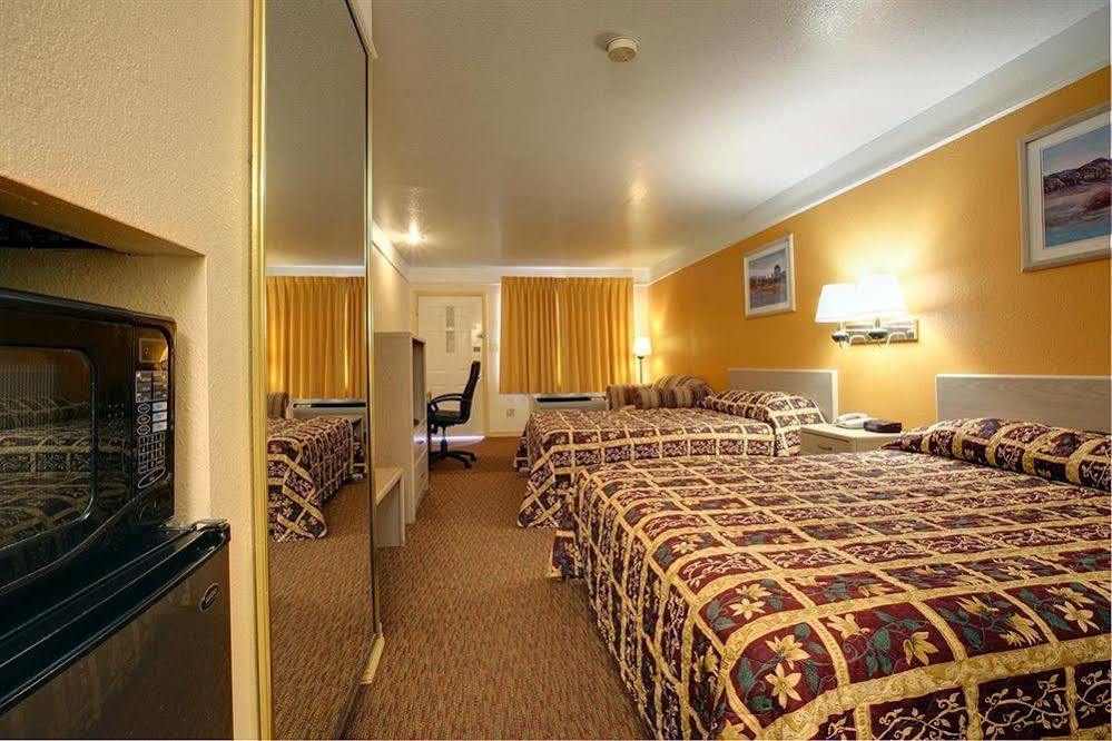 Texas Inn & Suites Pharr/San Juan Экстерьер фото