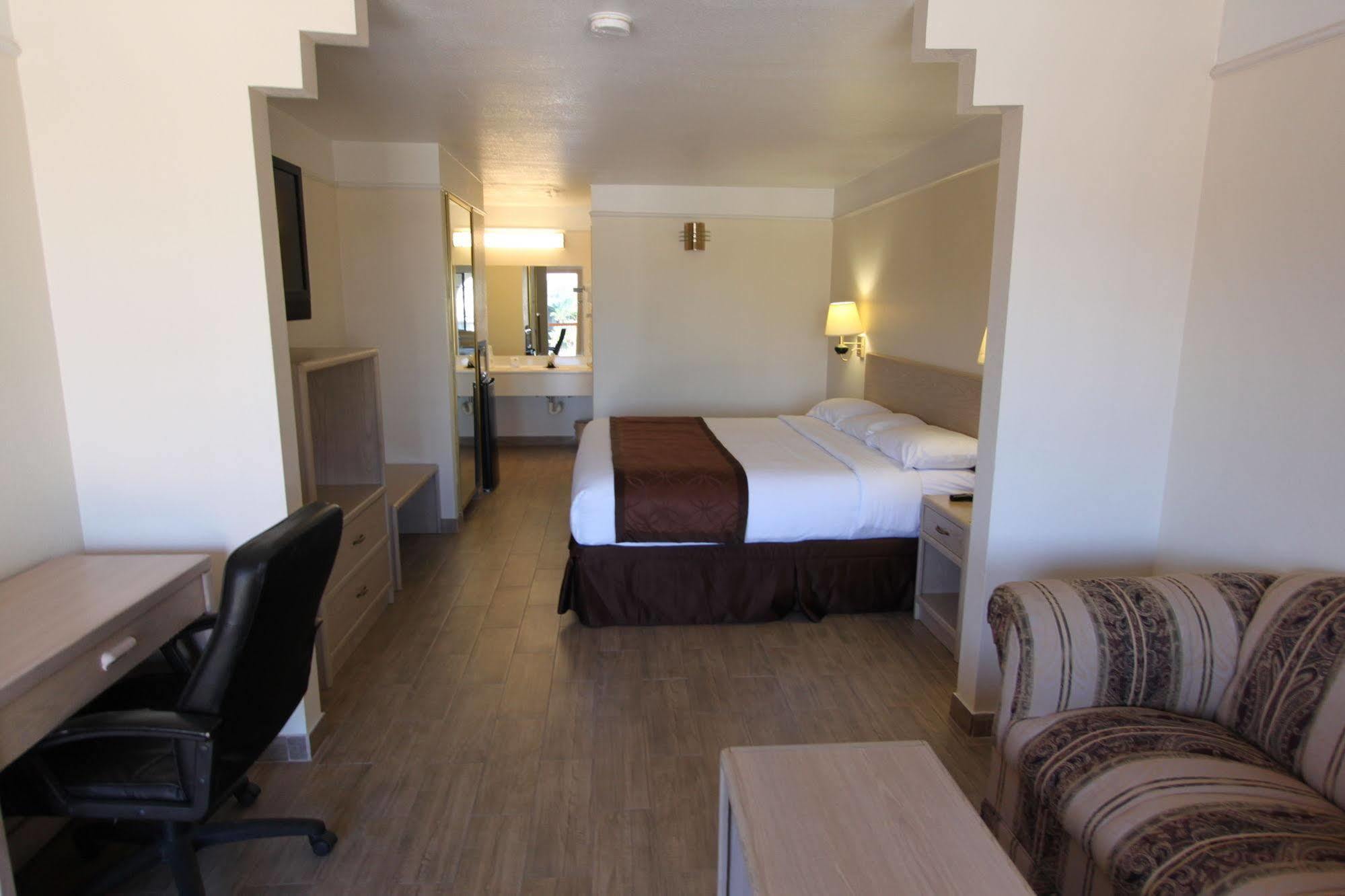 Texas Inn & Suites Pharr/San Juan Экстерьер фото