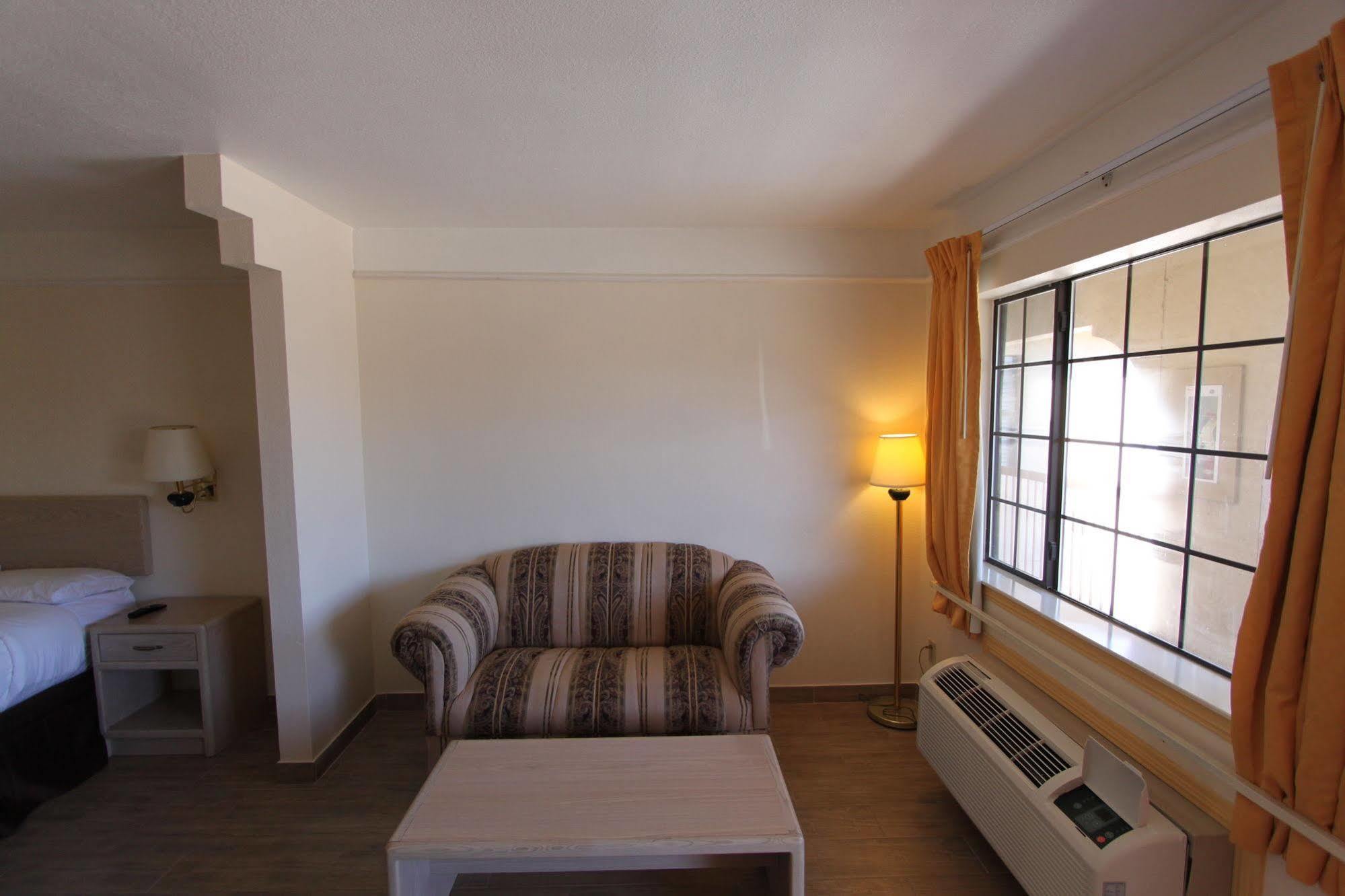 Texas Inn & Suites Pharr/San Juan Экстерьер фото