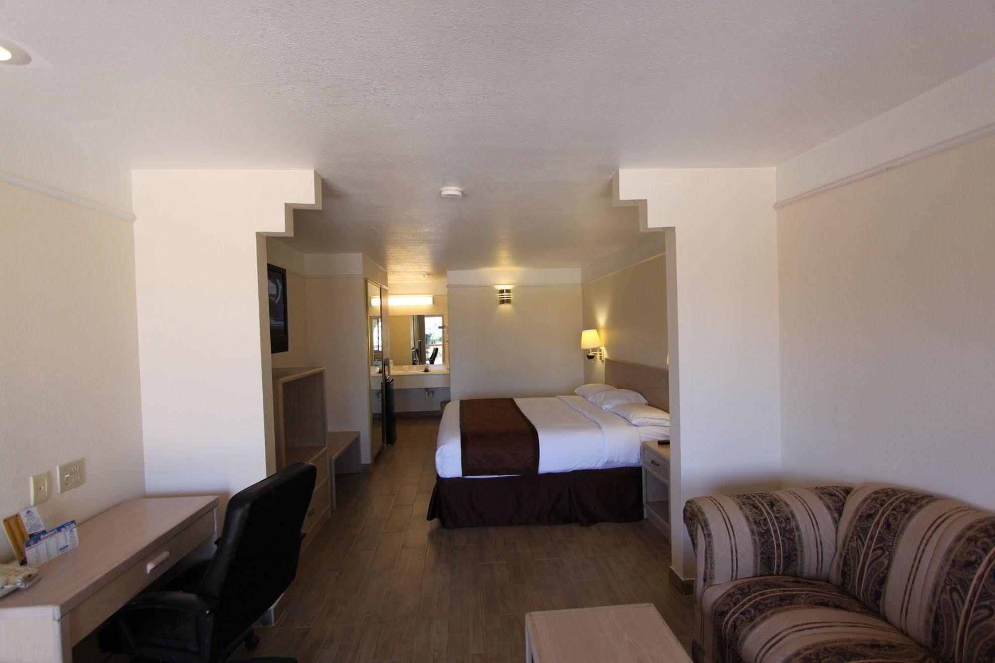 Texas Inn & Suites Pharr/San Juan Экстерьер фото