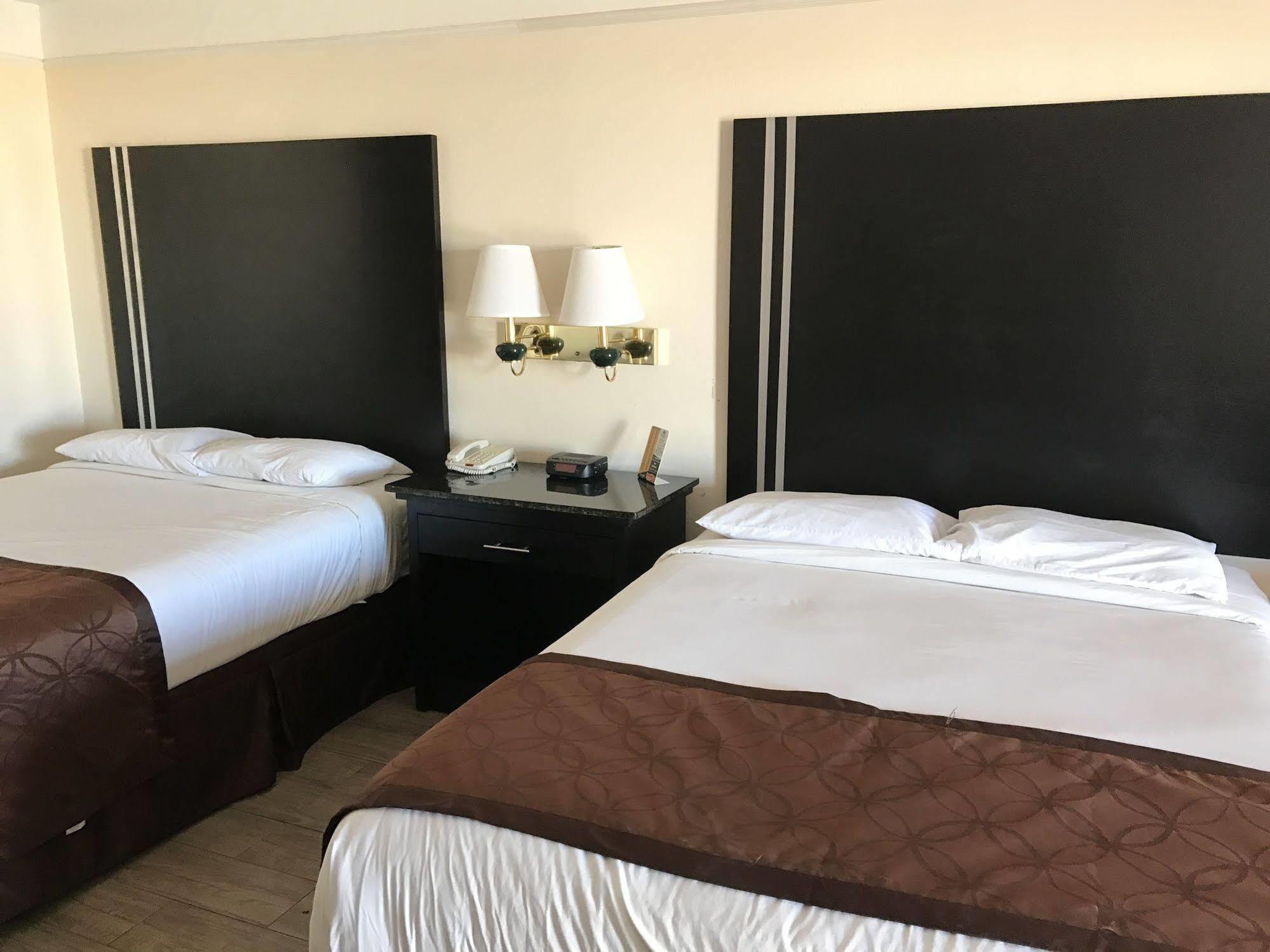 Texas Inn & Suites Pharr/San Juan Экстерьер фото