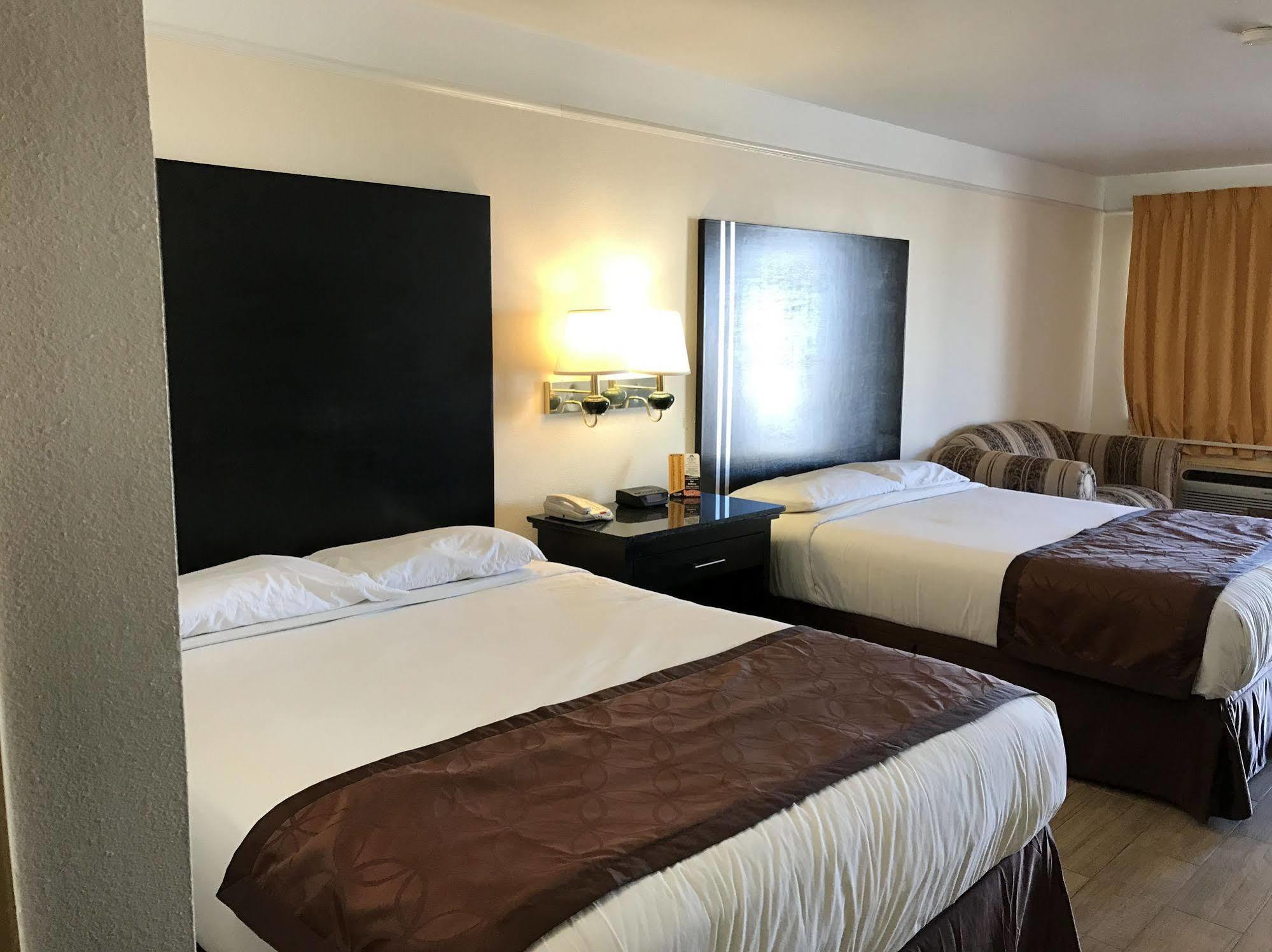 Texas Inn & Suites Pharr/San Juan Экстерьер фото