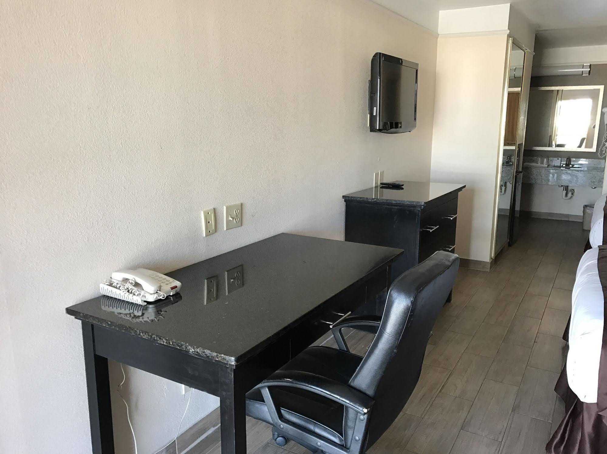 Texas Inn & Suites Pharr/San Juan Экстерьер фото
