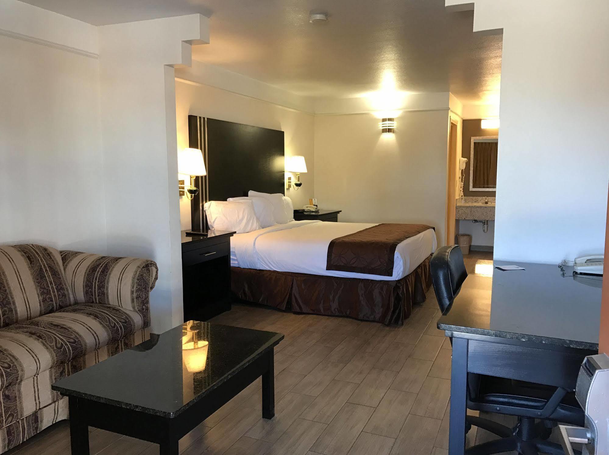 Texas Inn & Suites Pharr/San Juan Экстерьер фото