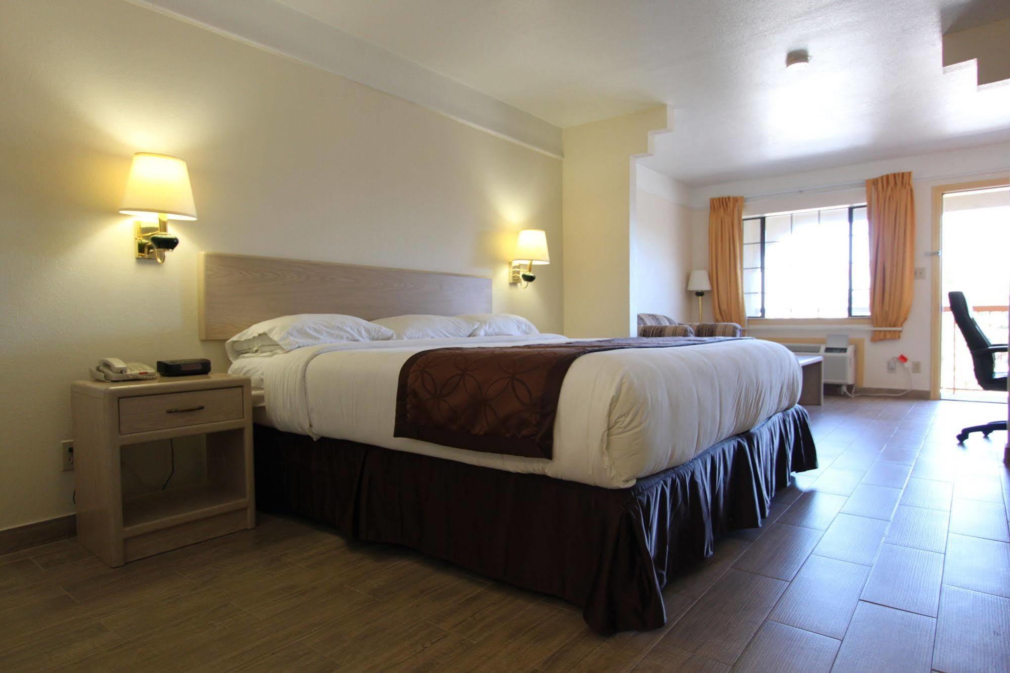 Texas Inn & Suites Pharr/San Juan Экстерьер фото