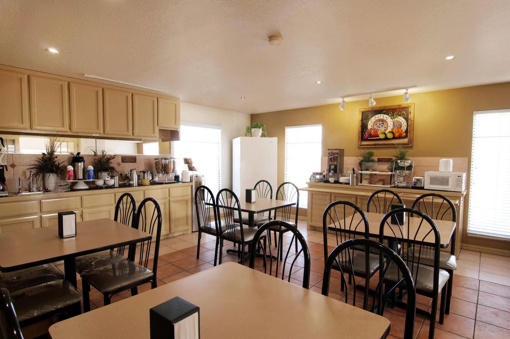 Texas Inn & Suites Pharr/San Juan Экстерьер фото
