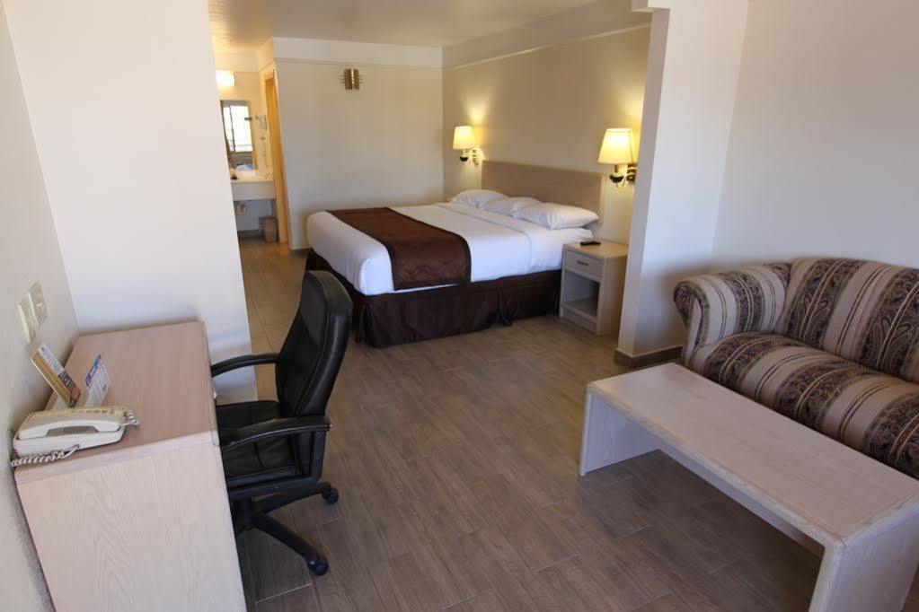 Texas Inn & Suites Pharr/San Juan Экстерьер фото